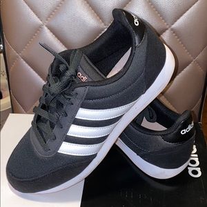 V Racer Adidas Women’s Size 8 1/2